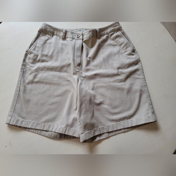 WOMEN'S L.L. BEAN BERMUDA KAKHI CLASSIC FIT‎ SHORTS (sz 14) - Picture 1 of 3